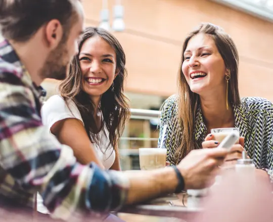 La educación intercultural y sensible a la cultura se integra en la vida cotidiana.